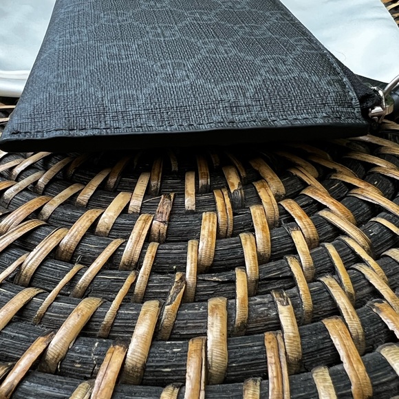 New GUCCI GG Supreme Monogram Kingsnake Zip Around Wallet in Black and Grey. - Picture 7 of 10